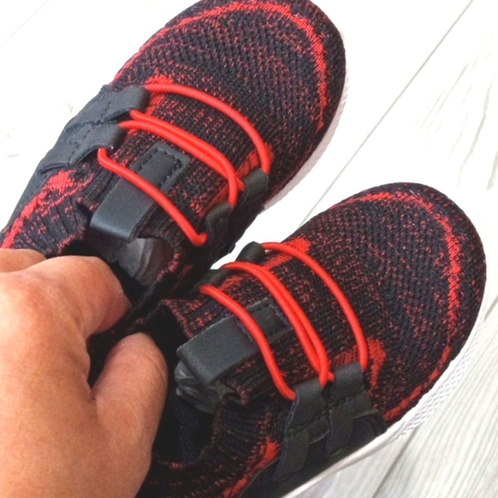 (73-3631)   Amazon  Shoes Sz 8